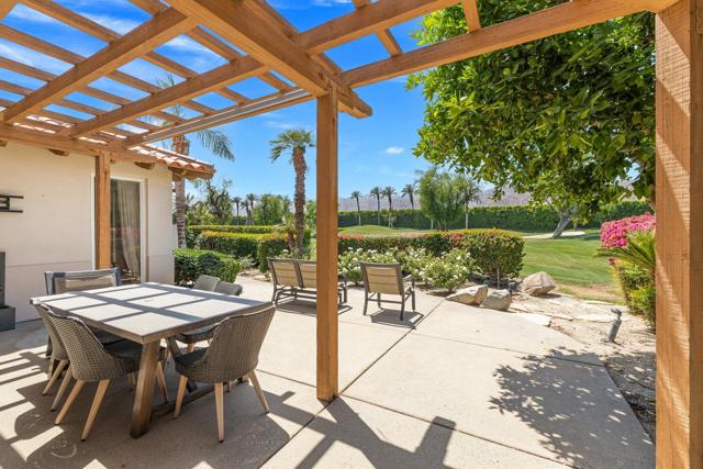 48205 Via Solana, La Quinta CA: https://media.crmls.org/mediaz/863a6c8c-314e-4b61-bfdf-b9fabe57c3fd.jpg