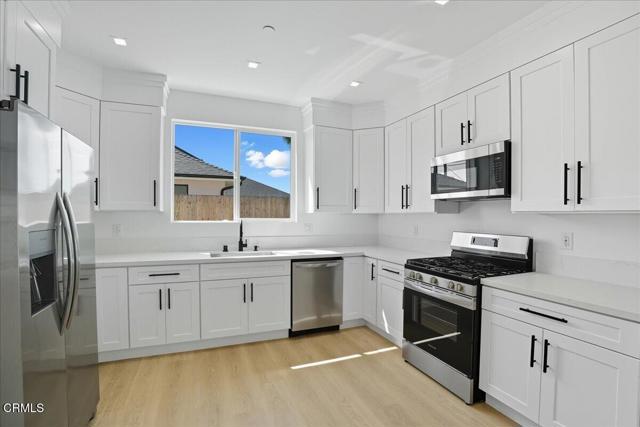 Detail Gallery Image 6 of 16 For 1907 Ocean Ave, Ventura,  CA 93001 - 3 Beds | 2 Baths