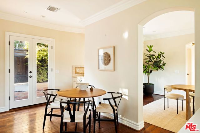 2505 Bowmont Drive, Beverly Hills CA: https://media.crmls.org/mediaz/863a8a61-9db6-49b3-af6a-365130509d90.jpg