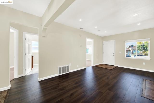 1232 78Th Ave, Oakland CA: https://media.crmls.org/mediaz/863aab0a-7deb-400b-a51d-f29538fc9706.jpg