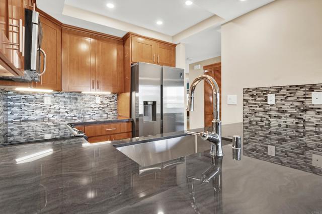 2348 La costa Avenue, Carlsbad CA: https://media.crmls.org/mediaz/863aac07-f4a1-43cc-9646-8727b2e22fb6.jpg