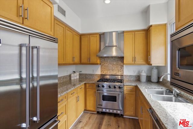 4050 Glencoe Avenue, 426 photo 6