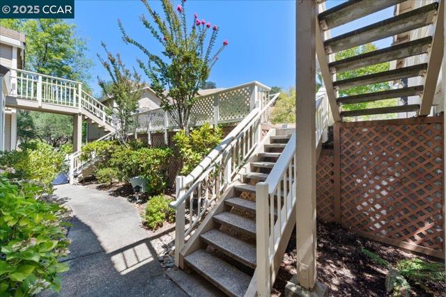 5501 Terra Granada Dr, Walnut Creek CA: https://media.crmls.org/mediaz/863b1680-8a7e-4094-a5f5-fef7c843b66b.jpg
