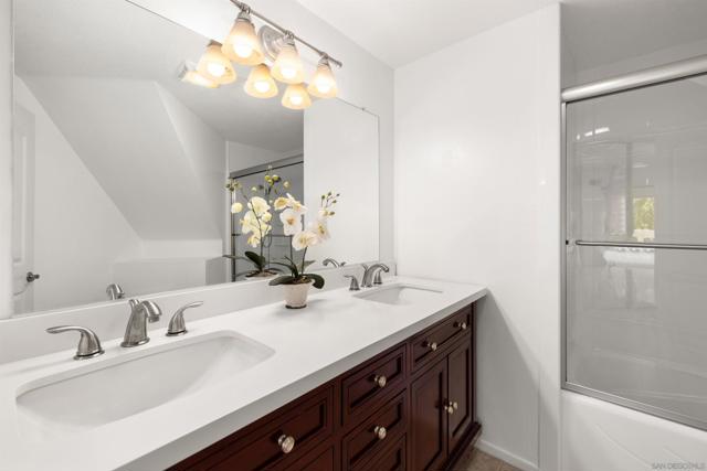 7067 Camino Revueltos, San Diego CA: https://media.crmls.org/mediaz/863b843f-cce1-46b3-920c-4c8435fab29f.jpg