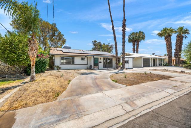 42660 Wisconsin Avenue, Palm Desert CA: https://media.crmls.org/mediaz/863ca9ec-6284-45d3-94fb-b954f48bda8c.jpg