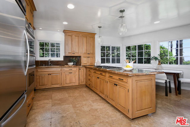 15474 Loom Place, Sherman Oaks CA: https://media.crmls.org/mediaz/863d6582-9b2f-4e26-8c3e-afd8a3b8feb8.jpg