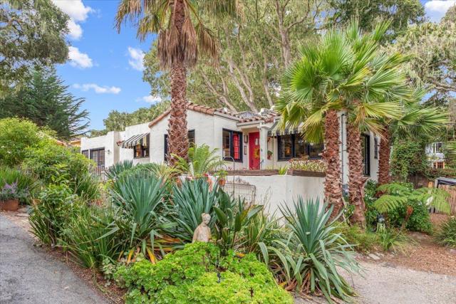 989 Madison Street, Monterey CA: https://media.crmls.org/mediaz/863d87fb-adca-485e-98aa-a5be3ea6cc05.jpg