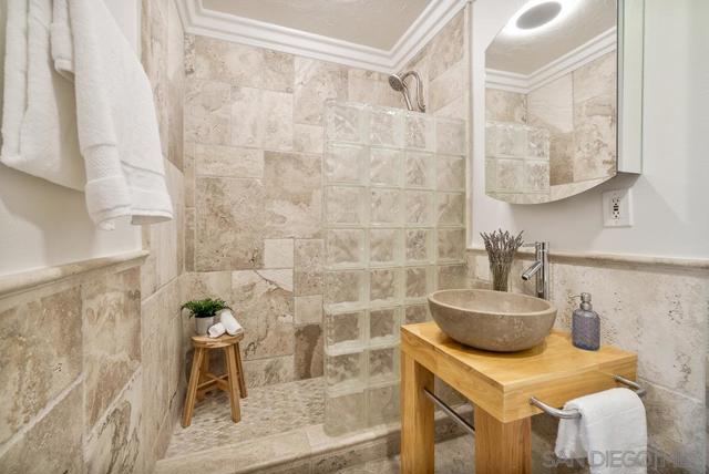 3157 Evening Way, La Jolla CA: https://media.crmls.org/mediaz/863d9009-90f7-4a5a-9878-279ad926108f.jpg