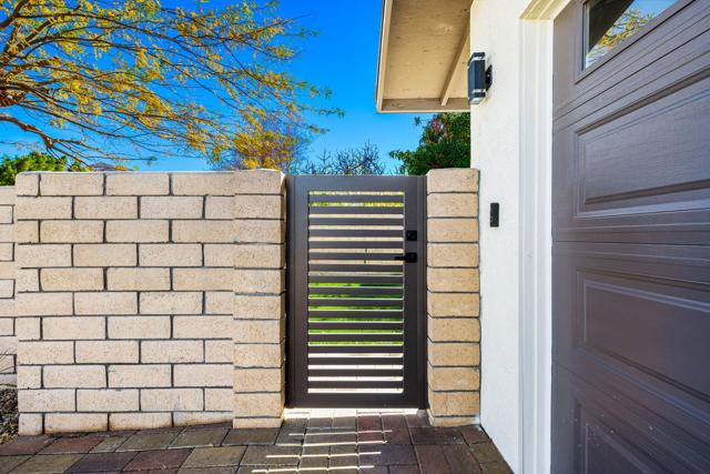 52885 Avenida Carranza, La Quinta CA: https://media.crmls.org/mediaz/863dd248-ca68-4cac-99c7-a2e1831d19f5.jpg