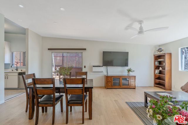 2160 Lake Shore Avenue, Los Angeles CA: https://media.crmls.org/mediaz/863f1795-a84d-4fea-9cac-5339c0c590c5.jpg