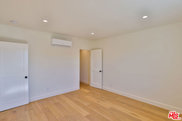 22227 PACIFIC COAST Highway, Malibu CA: https://media.crmls.org/mediaz/86400b7a-87ae-45a6-8908-0f6e632fc60a.jpg
