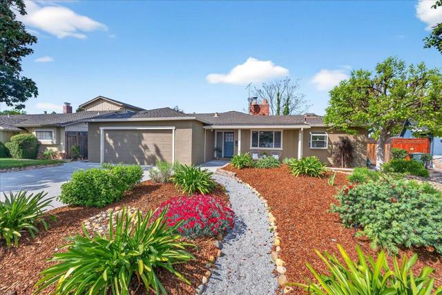 1312 Lubich Drive, Mountain View CA: https://media.crmls.org/mediaz/86401b55-4873-4963-9047-f22ac6d0fe03.jpg