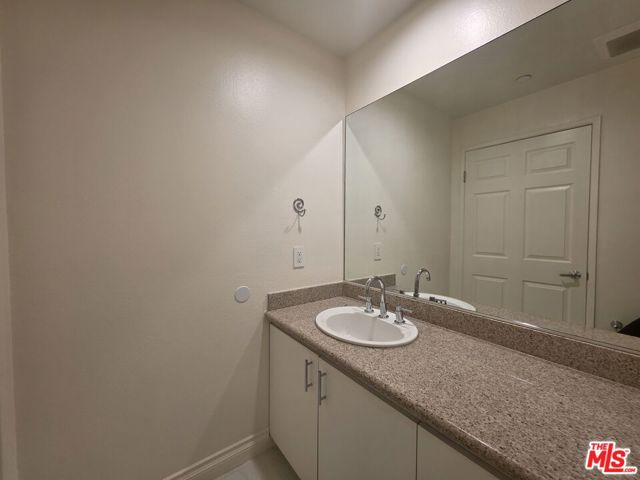 12000 Goshen Avenue, Los Angeles CA: https://media.crmls.org/mediaz/864097d9-7929-4c71-a7a2-25a38d6e5a4c.jpg