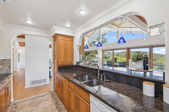 2140 Pullman Ave, Belmont CA: https://media.crmls.org/mediaz/8641042b-72bf-453e-a556-9c6cb8a91718.jpg