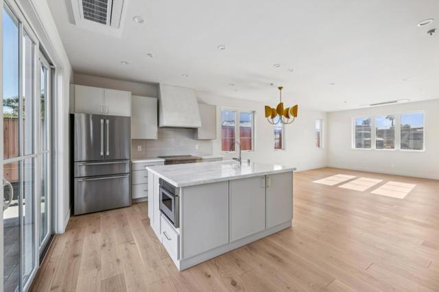 577 Creekside Court, Half Moon Bay CA: https://media.crmls.org/mediaz/8641b3e5-401e-4836-802d-34c5def6d887.jpg