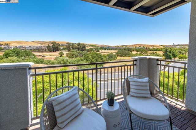 7018 Stags Leap Ln, Dublin CA: https://media.crmls.org/mediaz/86422211-007f-4201-abce-e17a8f5783ad.jpg