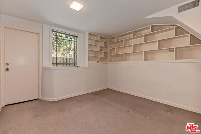 1591 Sunset Plaza Drive, Los Angeles CA: https://media.crmls.org/mediaz/86430257-a1be-46e2-9c4d-21817ebc9503.jpg