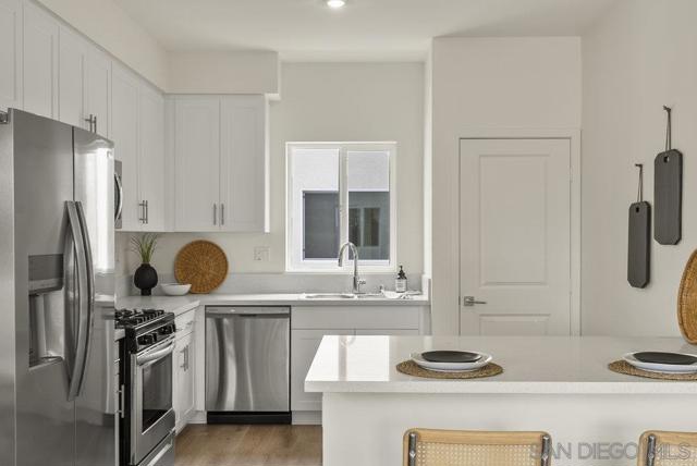 8180 Golden Ave, Lemon Grove CA: https://media.crmls.org/mediaz/86430a15-883e-4f34-b698-529ce9b7835e.jpg