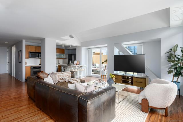350 W Ash St, San Diego CA: https://media.crmls.org/mediaz/86432b60-806f-48ba-b97a-179a50281c40.jpg