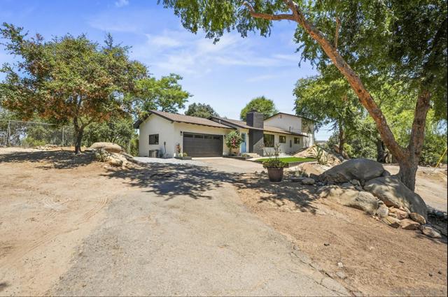 2523 San Vicente Road, Ramona CA: https://media.crmls.org/mediaz/86439bd2-1671-4e93-83f3-b42a4b2f0218.jpg