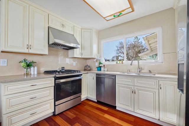 Image 14 of 49 For 41532 Trenouth Street