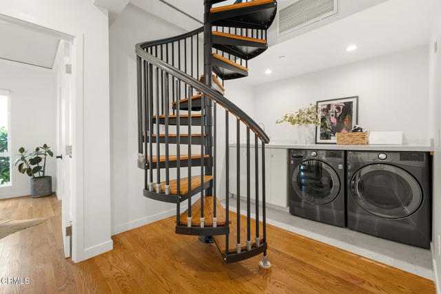 6201 1/4 Saylin Lane, Los Angeles CA: https://media.crmls.org/mediaz/864400bb-e2ad-4983-b3c7-00c6323897f7.jpg