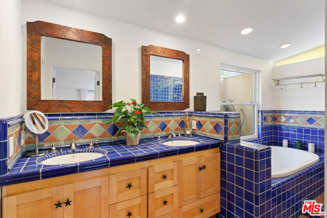 6308 Paseo Canyon Drive, Malibu CA: https://media.crmls.org/mediaz/864451b5-426d-435d-b3db-407f886cab8f.jpg