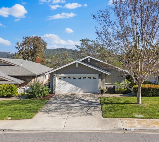 1247 La Casa Dr, San Marcos CA: https://media.crmls.org/mediaz/86445544-0011-43c3-9355-a2639c9c9e0c.jpg