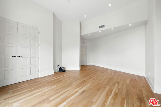 1675 Woods Drive, Los Angeles CA: https://media.crmls.org/mediaz/8644716f-388a-41d8-ba0f-2466fabd408e.jpg