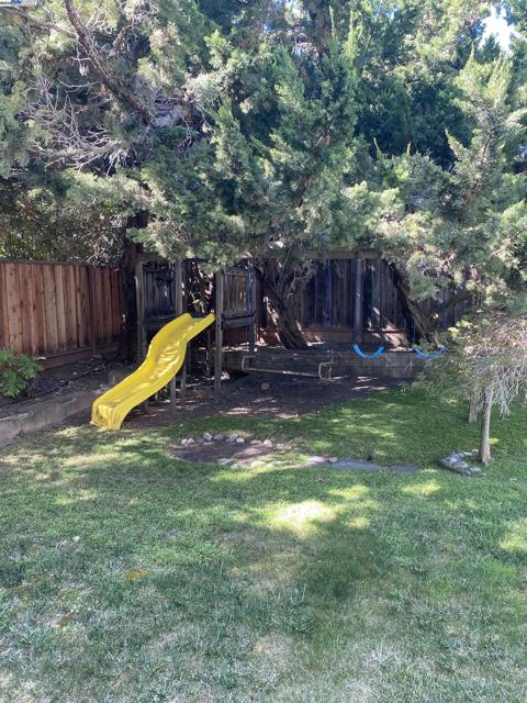 5186 Greenmeadow Dr, Concord CA: https://media.crmls.org/mediaz/86449fbd-7f4f-445d-a467-83e31f737837.jpg