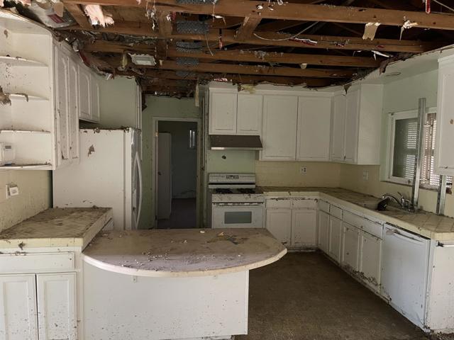 Detail Gallery Image 14 of 36 For 570 S Lyon Ave, Hemet,  CA 92543 - 2 Beds | 2 Baths