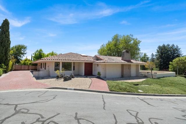 1091 Valley View Court, Los Altos CA: https://media.crmls.org/mediaz/864520f2-94df-4a24-9ff6-2848adbe57a4.jpg