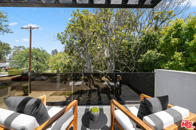 4299 Elmer Avenue, Studio City CA: https://media.crmls.org/mediaz/8645ae1a-44d1-4e57-a7db-25674a1bbb78.jpg