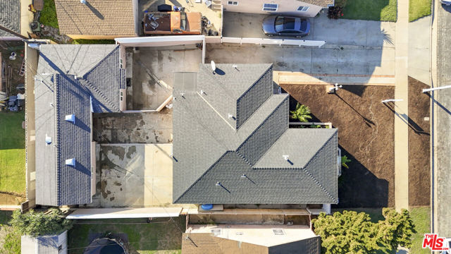 2046 W 112th Street, Los Angeles CA: https://media.crmls.org/mediaz/8646a430-baf3-4727-bc8e-59bce691a918.jpg