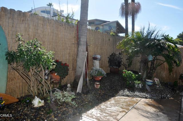 1322 Weymouth Lane, Ventura CA: https://media.crmls.org/mediaz/8646bebd-ecae-4153-b41f-9f0b0a95c154.jpg