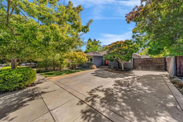 1024 Berkeley Avenue, Menlo Park CA: https://media.crmls.org/mediaz/8646c2f5-6ad8-46b2-a63c-8aceabd433d6.jpg