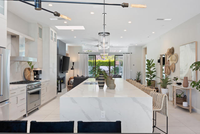 52085 Avenida Cortez, La Quinta CA: https://media.crmls.org/mediaz/8646c968-9e9b-486a-b2bf-54ae7e85fa84.jpg