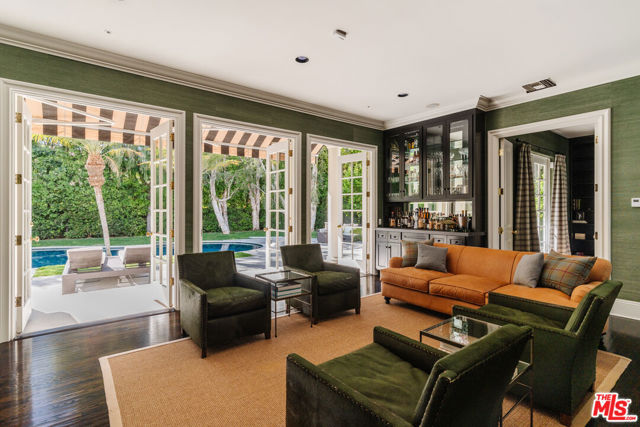 5425 Encino Avenue, Encino CA: https://media.crmls.org/mediaz/86471e3b-5be1-4658-919b-fc0f12b80a34.jpg