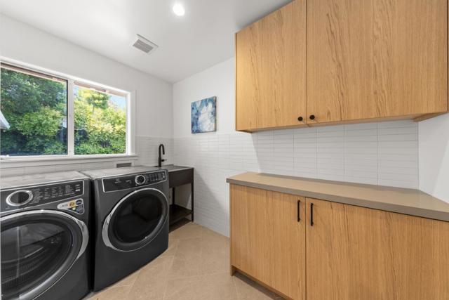 1575 Kingswood Drive, Hillsborough CA: https://media.crmls.org/mediaz/86481742-45a3-451f-8d6a-5238ceb1180e.jpg