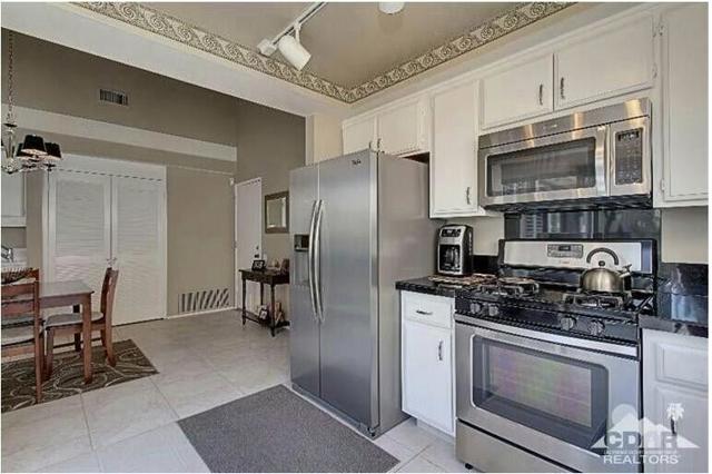 2366 E Miramonte Circle, Palm Springs CA: https://media.crmls.org/mediaz/8648d2d8-8929-454d-93e7-2e4c21848550.jpg