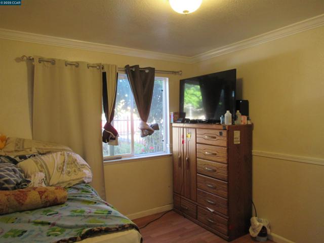 615 15Th St, Richmond CA: https://media.crmls.org/mediaz/864980f8-0968-4049-a222-7e8c5cf838c7.jpg