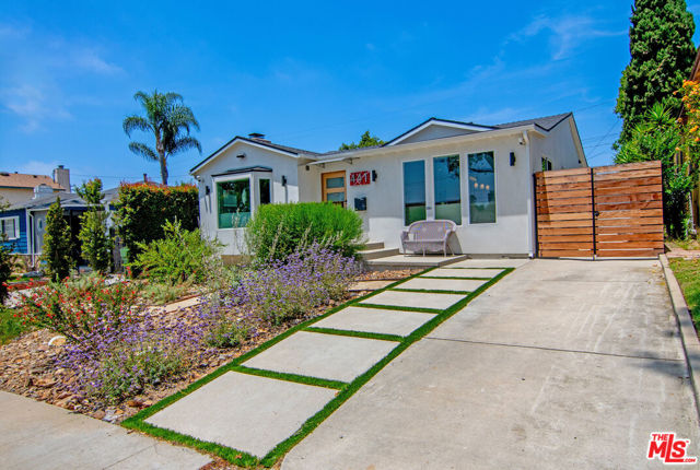 441 W Ellis Avenue, Inglewood CA: https://media.crmls.org/mediaz/8649c674-bd41-4621-b6ec-25adaef51dd2.jpg