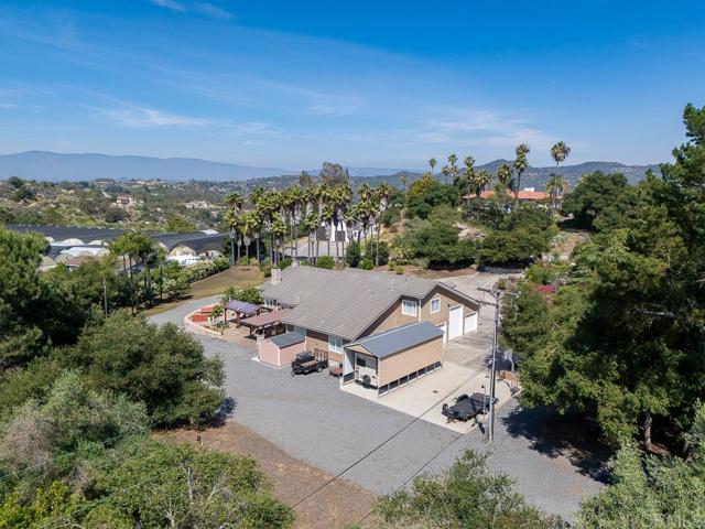 10166 Rancho Roble Rd., Escondido CA: https://media.crmls.org/mediaz/8649d861-2e45-465c-8b19-ab1eda243197.jpg