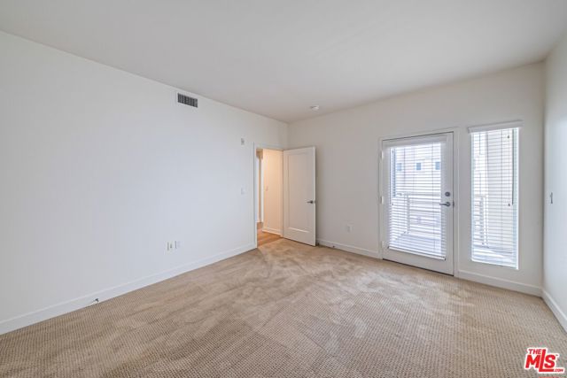 436 S Virgil Avenue, Los Angeles CA: https://media.crmls.org/mediaz/864a2c25-ec54-4bb4-a199-fce101bc7419.jpg