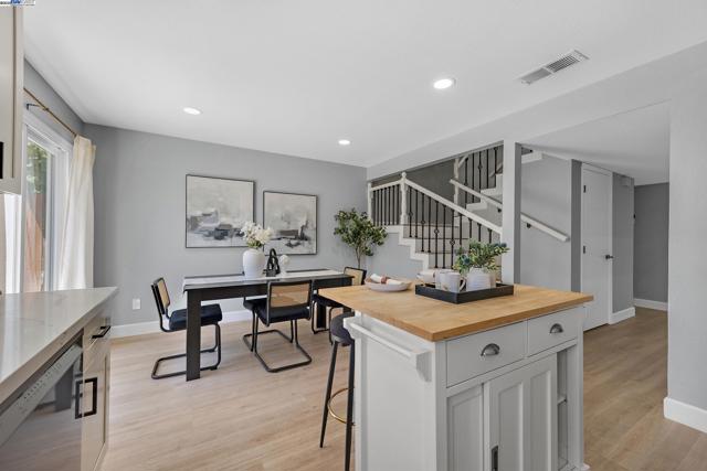 2236 Oakland Ave, Pleasanton CA: https://media.crmls.org/mediaz/864a492c-4c42-41aa-8d7e-19910ddad7b4.jpg