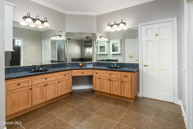 29515 Weeping Willow Drive, Agoura Hills CA: https://media.crmls.org/mediaz/864a54c2-d8da-4c56-a9d9-113077579525.jpg