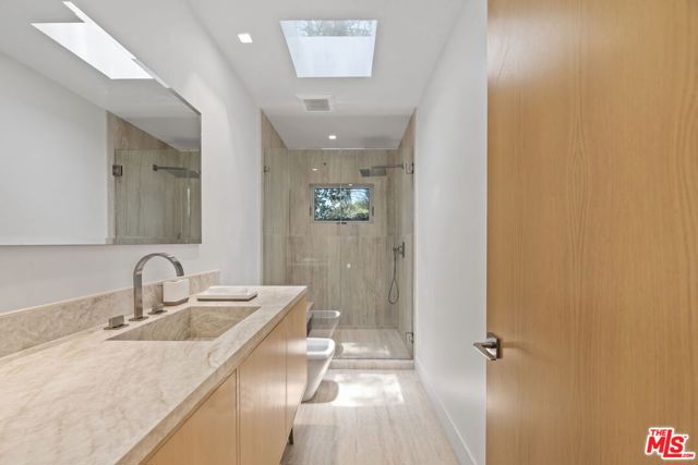 9451 Hidden Valley Place, Beverly Hills CA: https://media.crmls.org/mediaz/864a6342-4e09-4534-8533-d36686c794cd.jpg