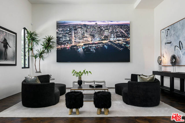 10697 Somma Way, Los Angeles CA: https://media.crmls.org/mediaz/864a80b0-c548-4aa3-9435-6da3cff66349.jpg
