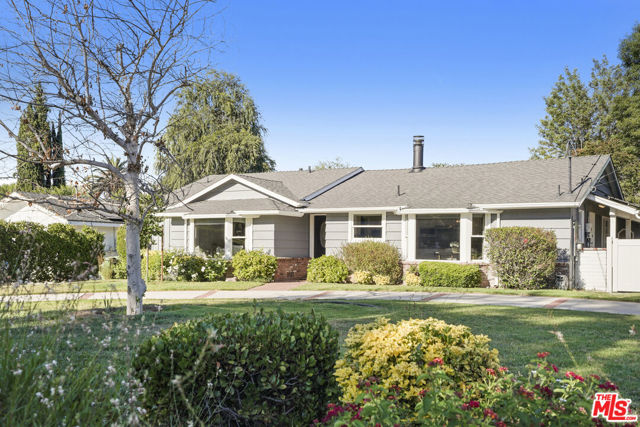 6002 Jumilla Avenue, Woodland Hills CA: https://media.crmls.org/mediaz/864b7573-cb3c-4fea-bf89-375fe1f99b9d.jpg