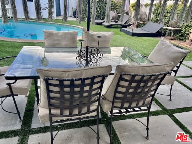 219 Winchester Avenue, Glendale CA: https://media.crmls.org/mediaz/864b967d-e9c0-449a-93cf-250056becad1.jpg